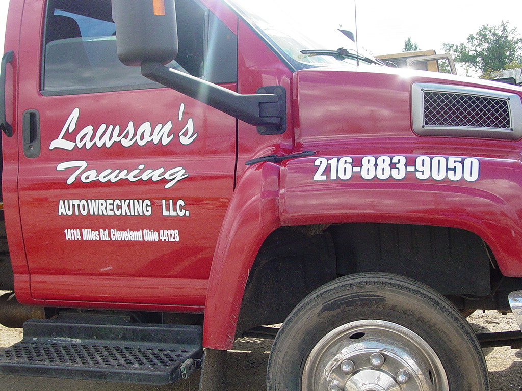 Tow truck lettering in Beachwood