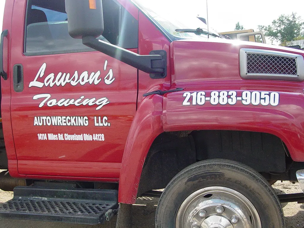 Tow truck lettering in Beachwood