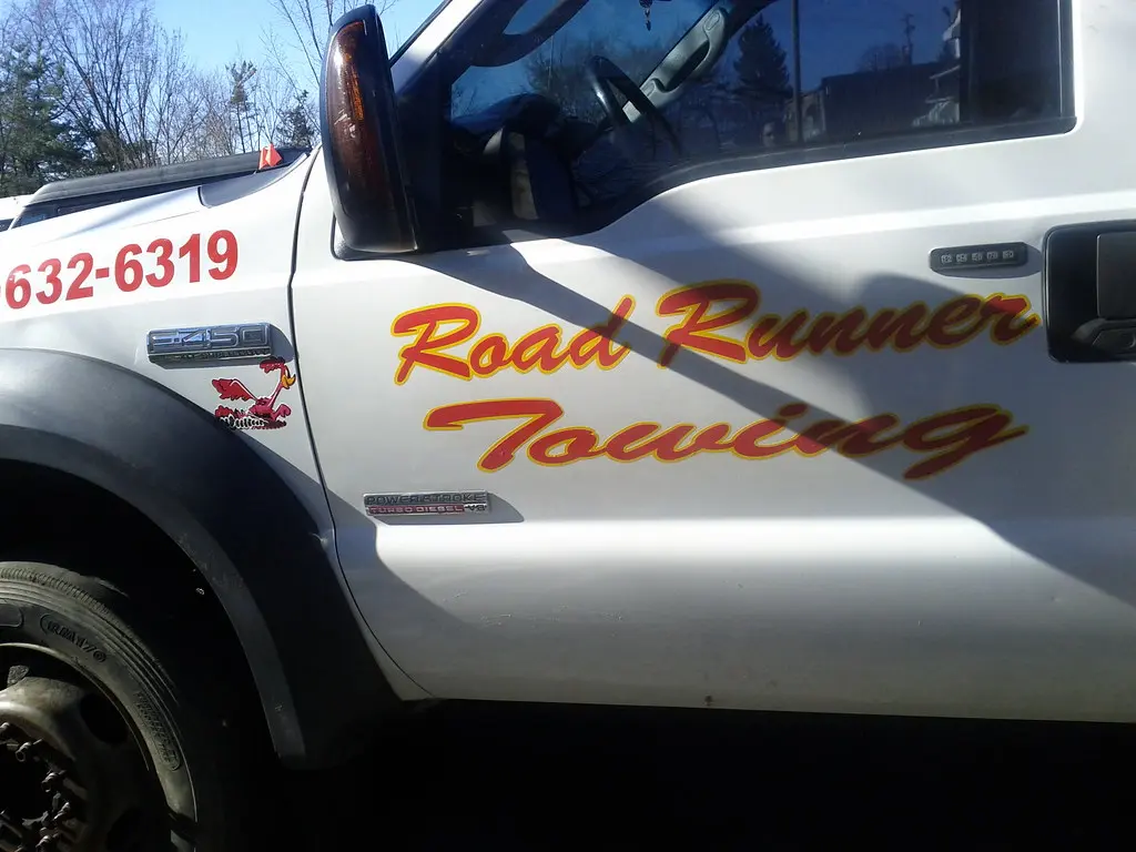 Tow truck lettering in Maple Heights