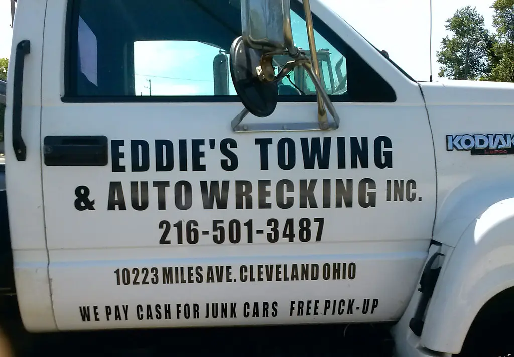 Tow truck signs in Ravenna